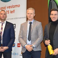Soške elektrarne 75 let najboljša tekmovalca levo Nejc Žnidarčič 
desno Luka Božič v sredini predsednik KK Soške elektrarne Ivan 
Zagožen

