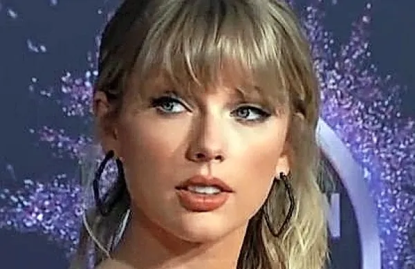 Ameriška revija Time je danes za osebnost leta 2023 izbrala 
ameriško pop zvezdnico Taylor Swift in jo označila za junakinjo 
svoje zgodbe. 