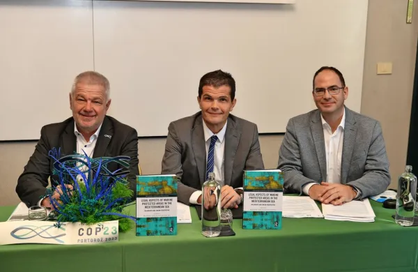 Od leve proti desni: dr. Mitja Bricelj, doc. dr. Mitja Grbec in mag. Iztok Škerlič   
