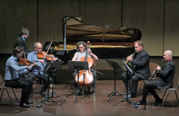 Sekstet Dohnanyi sestavljajo Boštjan Lipovšek, Philip Zuckerman, 
Monika Leskovar, Maximilian Martin, Ljubomir Milanović  in Lorenzo Cossi.