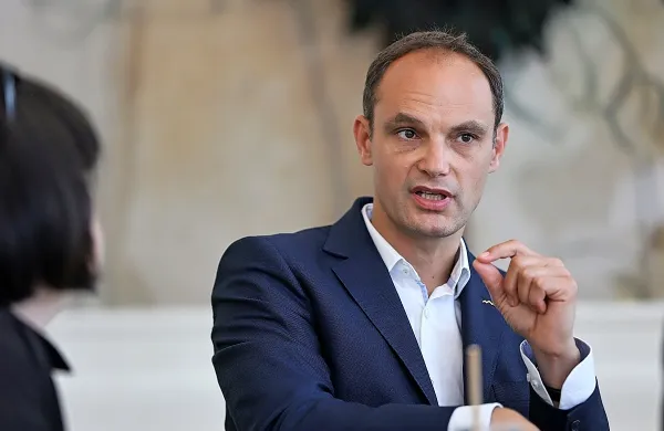 Anže Logar je poudaril, da glede političnega udejstvovanja zunaj 
stranke SDS ni sprejel nobene odločitve.