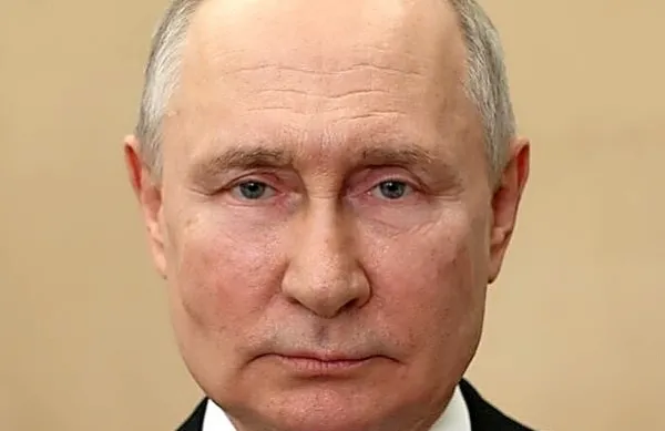 Ruski predsednik Vladimir Putin je danes pričakovano napovedal, 
da se bo marca na volitvah potegoval za še en predsedniški 
mandat.