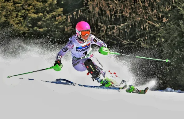 Caterina Sinigoi (ex SK Devin, zdaj SK Gorica) bo tekmovala na 
tekmah evropskega pokala, januarja pa bi lahko bila na startu 
tekme svetovnega pokala v Kranjski Gori