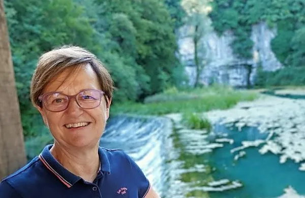 Včeraj je nenadoma umrla žena Jelka Kacina Andreja Pisovec 
Kacin. 