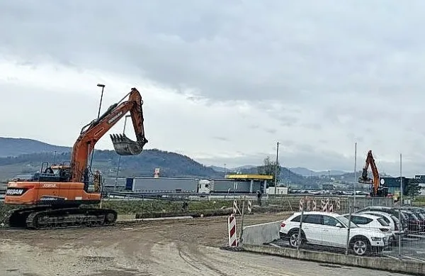 V Poslovni coni Ajdov&scaron;čina gradijo novo cesto