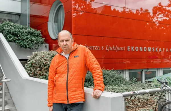 Sojenje nekdanjemu dekanu ljubljanske ekonomske fakultete 
Dušanu Mramorju zaradi izplačevanja dodatka za stalno pripravljenost na fakulteti se je končalo z zastaranjem. 