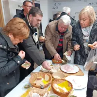 

Bralci in ekipa Primorskih novic smo si ogledali oljarno v Središču 
ob Dravi in poskusili bučna olja ter ostale bučne dobrote.

 