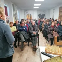 V oljarni v Središču ob Dravi so izletniki izvedeli marsikaj novega 
o bučnem olju. 