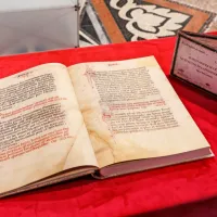 Predstavili faksimile rokopisa koprskega statuta iz leta 1423 (FOTO)