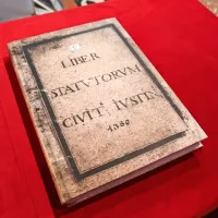 Predstavili faksimile rokopisa koprskega statuta iz leta 1423 (FOTO)