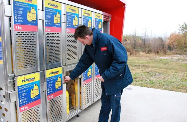 Samopostrežni kiosk za prodajo plinskih jeklenk