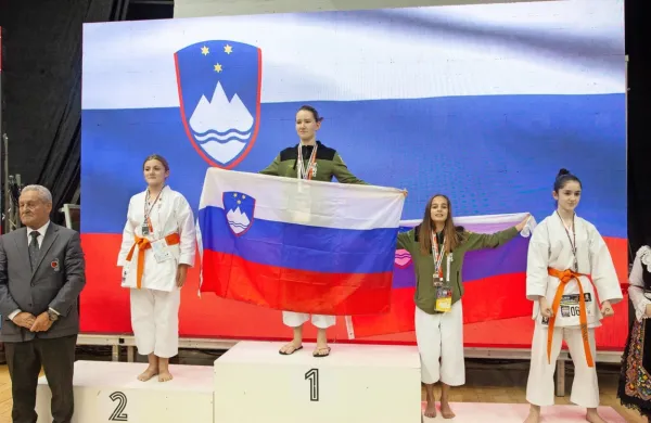 Zmaga za  Emili Kren, tretje mesto za Izabel Pahor Jankulović.