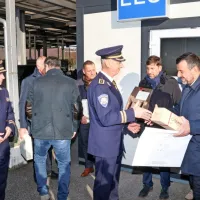 Srečanje policistov ob mejnem prehodu, ki naj ga ne bi bilo več (FOTO, VIDEO)