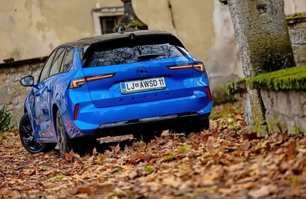 Kar 60 odstotkov vseh primerkov astre, ki se bodo prodale v 
prihodnjemu letu, bo opremljenih z oznako sports tourer.