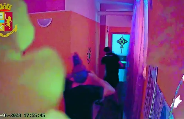 Osumljeni 38-letnik  naj  bi sodelovali pri več ropih v  kitajskih  
masažnih  salonih.   