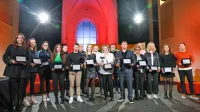 Vsi letošnji športni nagrajenci po prireditvi v dvorani sv. 
Frančiška