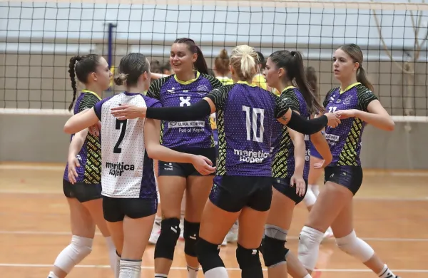 Igralke Ankarana so premagale Gen-I Volley, Luka Koper pa je 
izgubila s Calcit Volley.