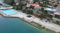 Ob koncu turistične sezone 2024 naj bi se začela prenova kopališča 
v Žusterni. 