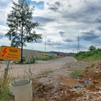 Mestna občina je letos dokončala komunalno opremljanje cone 
Kromberk vzhod, prve po 19 letih.  Tri zemljišča v 21.212 kvadratnih metrov  veliki coni imajo lastnike, ti pa imajo še zvezane 
roke. Občina zaradi napak in pomanjkljivosti še ni dobila uporabnega dovoljenja. Medtem pripravlja  OPPN za cono Kromberk 
zahod, in načrte za nekdanjo hidrarno SIA. 