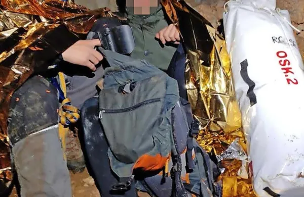 Adrenalinski  spust  v  Golokratno  jamo  se  je  za  najstnika  na  srečo  
končal  brez  hujših  posledic.  