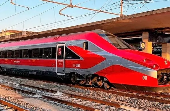 Italijanski hitri vlak Frecciarossa