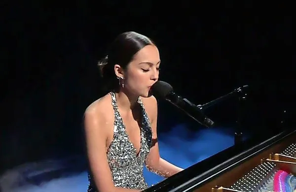 Olivia Rodrigo ima pri svojih 20 letih za seboj že dva zelo uspešna 
glasbena albuma.