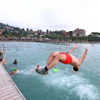 Novo leto pozdravili s skokom v morje (FOTO)