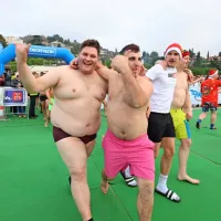 Novo leto pozdravili s skokom v morje (FOTO)