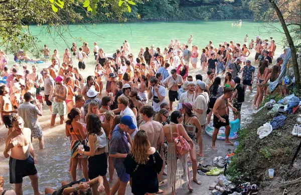 Poletni festivali so z največjim Metaldays ponesli  ime Tolmina in  
Sotočja v  svet. Metalci  so odšli,  občina postavlja vse strožje   
pogoje. Treba se bo dogovoriti, festivali ja ali ne.