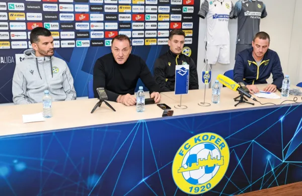 Novinarska  konferenca FC Koper:  z leve trener Aleksandar Radosavljević, predsednik Ante Guberac, nogometaš Luka Vešner 
Tičić in tiskovni predstavnik Miha Gorela


