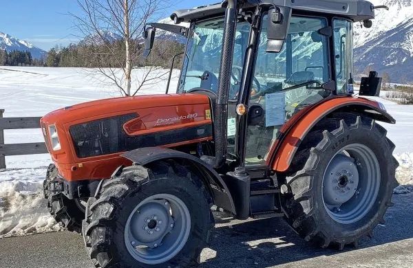 55.000 evrov vreden traktor  same dorado je zadnje dni starega leta izginil v vasi Kamno na Tolminskem.