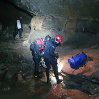 (FOTO + VIDEO) Ogled jame se je za tričlansko družino in dva vodnika nekoliko zavlekel