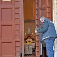 Danes zjutraj so zagorela vrata Mornaričke cerkve na Jeretovi ulici 
v Pulju.