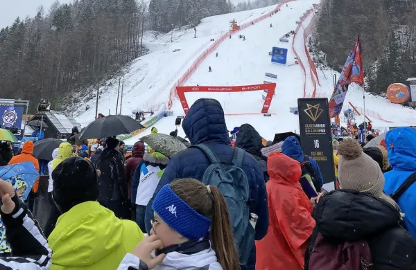 Razmere v Kranjski Gori tudi danes niso idealne.