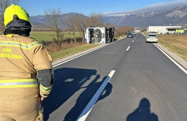 Burja je danes na Primorskem ponovno pokazala zobe.
