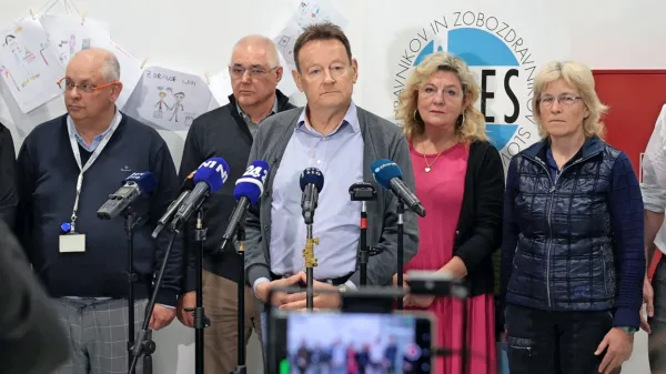 Glavni odbor  Fidesa je vlado pred stavko pozval k pogajanjem, a 
predstavniki vlade niso prišli.  