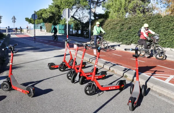 Nikjer v koprski občini si ni in si še kar nekaj časa ne bo mogoče 
izposoditi koles in električnih koles. Morda bodo ostali na voljo 
e-skiroji, ki so jih lani poskusno vpeljali od julija do konca 
decembra. 