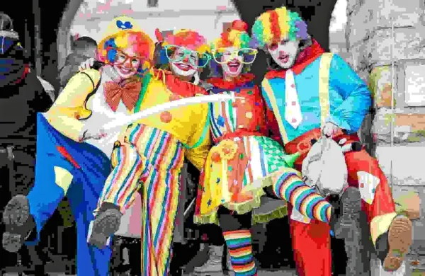 Rdeča nit Istrske pustne povorke bo cirkus s klovni, žonglerji, 
akrobati ...