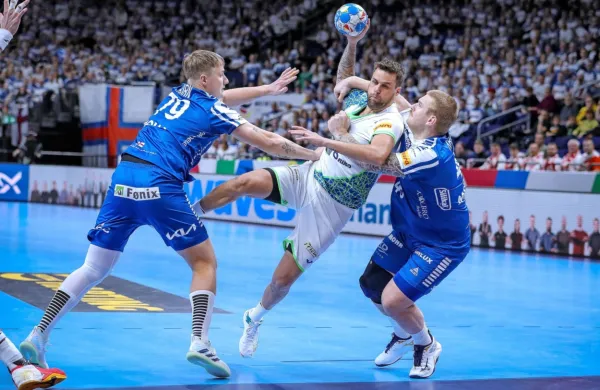 Slovenski rokometaši so evropsko prvenstvo začeli z zmago 32:29, 
za katero pa so se morali pošteno namučiti.