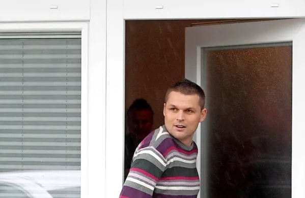 Ministrstvo za pravosodje ni naročilo svoje preverbe cene, ampak 
je sprejelo cenitev, ki jo je naročil in plačal prodajalec, to je 
podjetnik Sebastjan Vežnaver