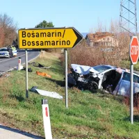 V prometni nesreči na &scaron;marski cesti dve osebi po&scaron;kodovani (FOTO)