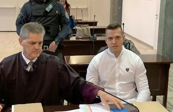 Desno  Klemen  Kadivec