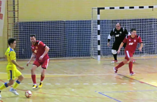 Končni izid 4:1 je v Oplotnici postavil član Bronxa Tilen Cupin 
(levo).