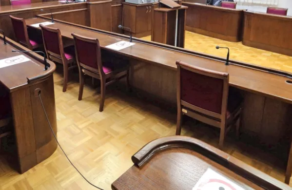 Na  sodiščih  so  včeraj  odpadle  številne  obravnave, tako bo  tudi  v 
prihodnjih dneh.  