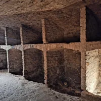 V podzemnih trezorjih so shranjevali vino, viski, hrano, čevlje, pa 
tudi trupla. 