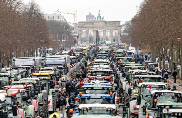 Jezni kmetje so  sredi decembra v Berlinu povzročili kaos v 
prometu, podobno se obeta v ponedeljek, ko napovedujejo 
osrednjo protestno akcijo.