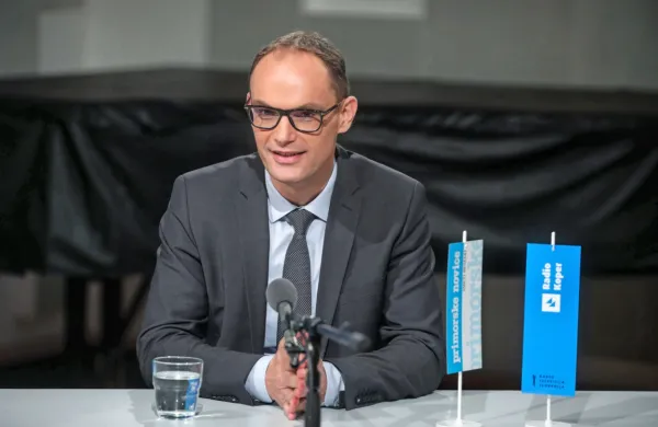 Anže Logar je na vrhu lestvice prehitel predsednico republike 
Natašo Pirc Musar