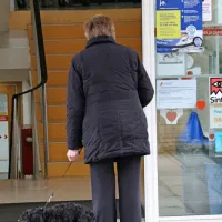 Zdravniki z zbori stavkajočih za pol ure prekinili delo (FOTO)