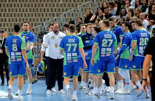 Visok poraz slovenskih rokometa&scaron;ev proti &Scaron;vedom