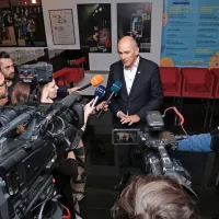 Tribuna SDS v Kopru brez protestnikov in zapletov (FOTO)